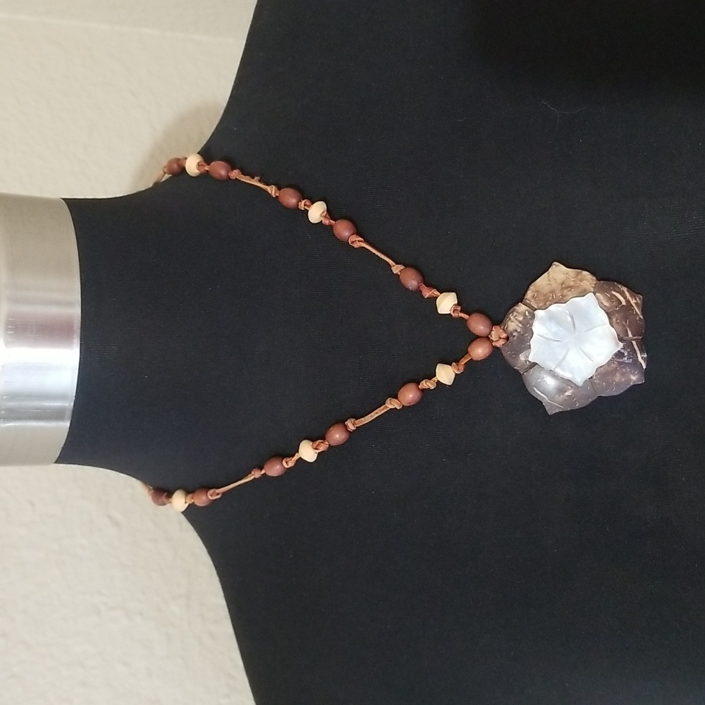Vintage Wood Sea Shell Flower Necklace